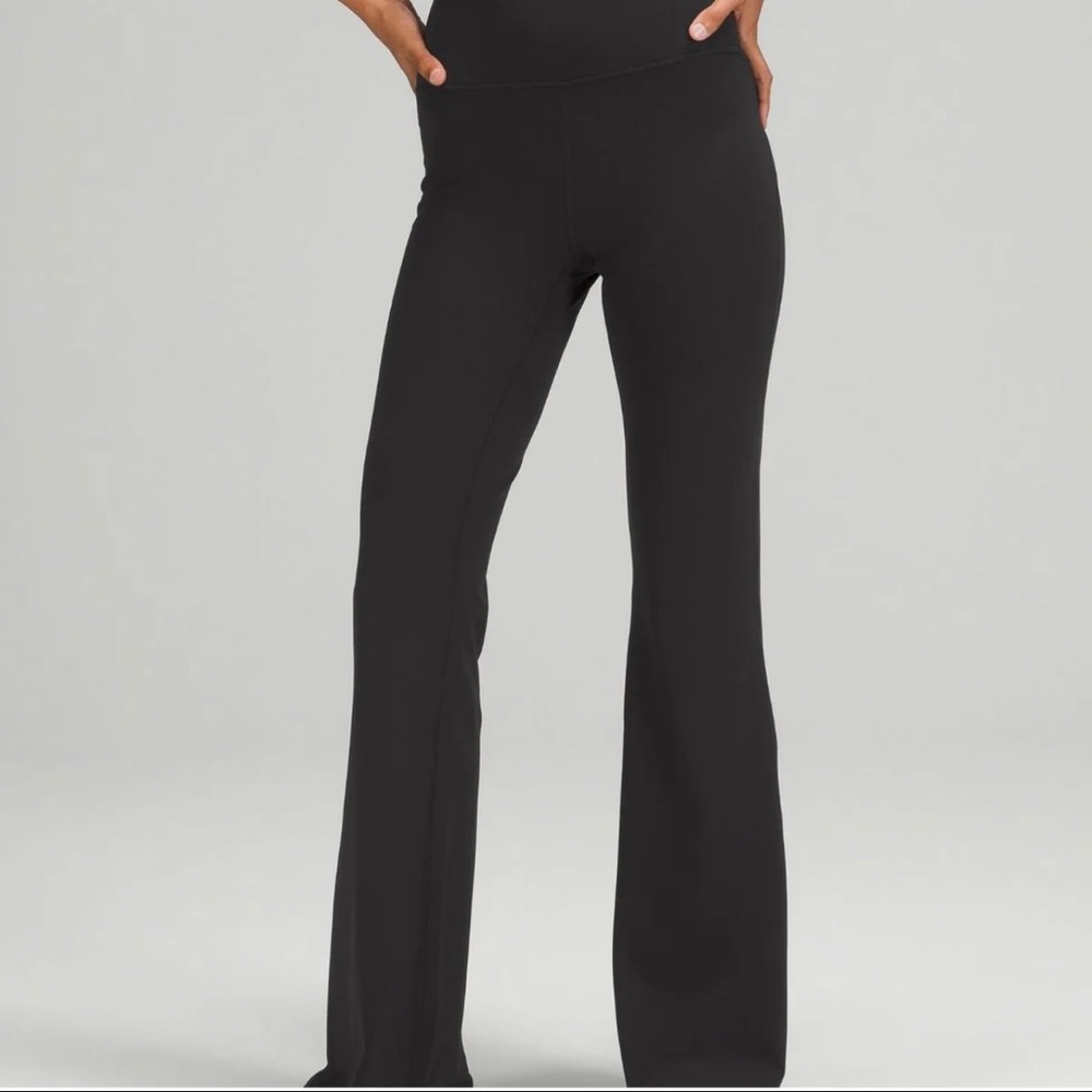 Groove Super-High-Rise Flared
Pant Nulu